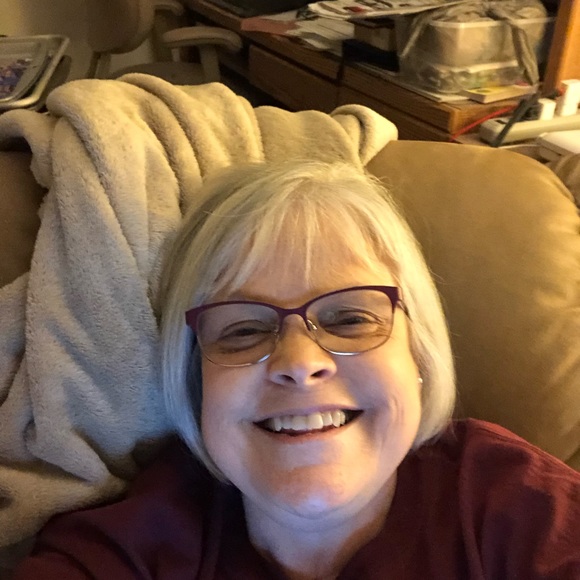 Meet your Posher, Lisa - Picture 1 of 1